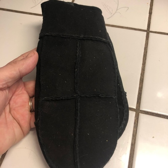 Portolano Black leather Mittens, made in China these mittens are new 9” around. - Picture 5 of 10